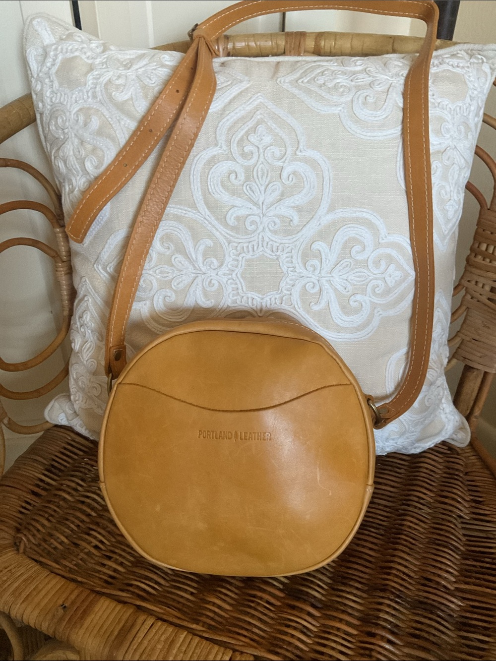 Portland Leather EUC Sunflower Round Crossbody - Picture 5 of 12